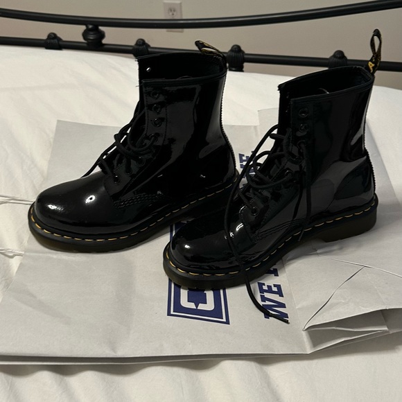 Dr. martens black patent leather boot (1460) - Picture 6 of 9